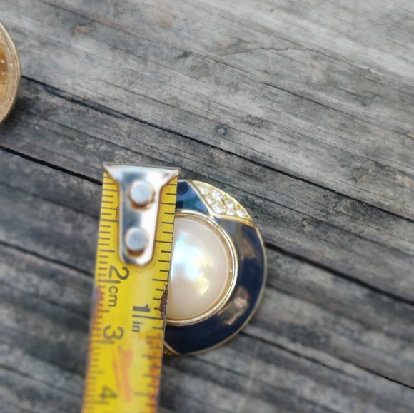 Vintage Gay Boyer Runway Pearl Earrings - Picture 6 of 6